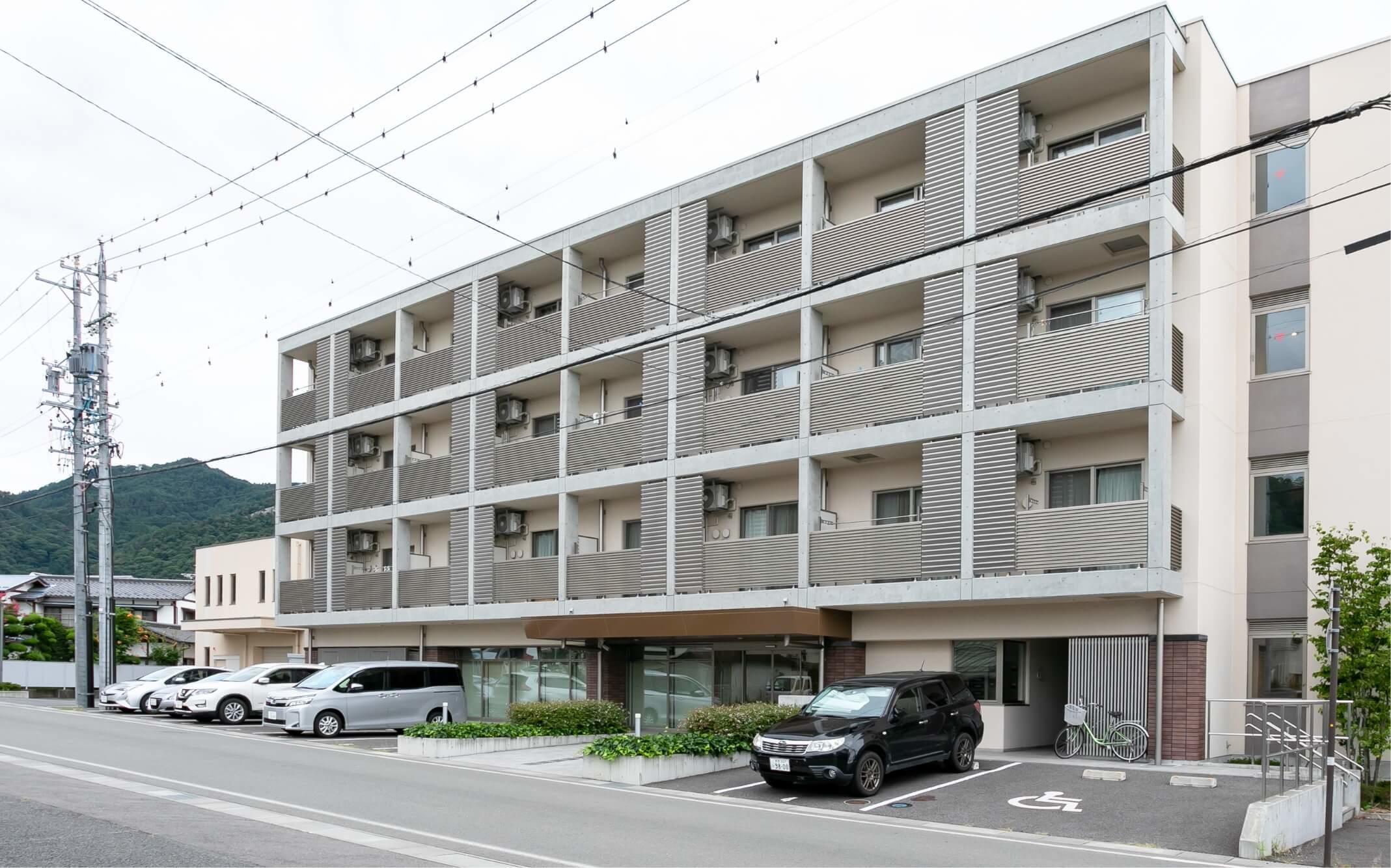 長野県信連の職員寮外観