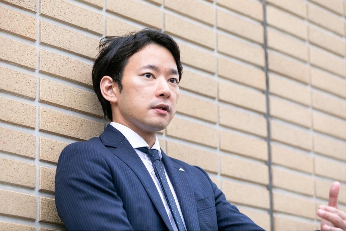 長野県信連法人融資について語る男性職員