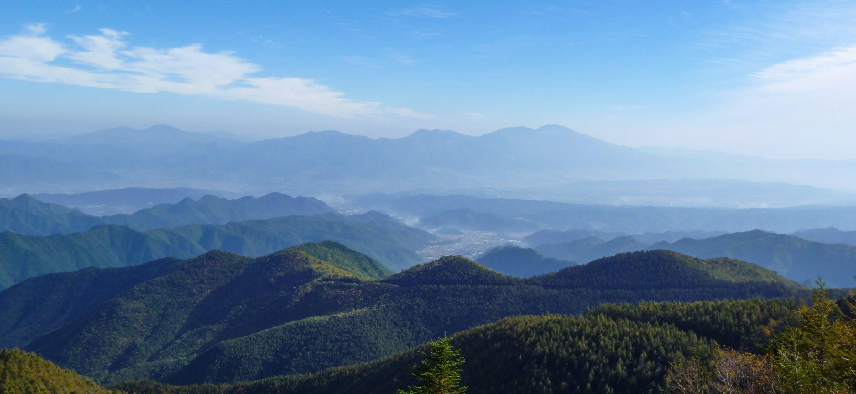 長野県の山々と青空の眺望